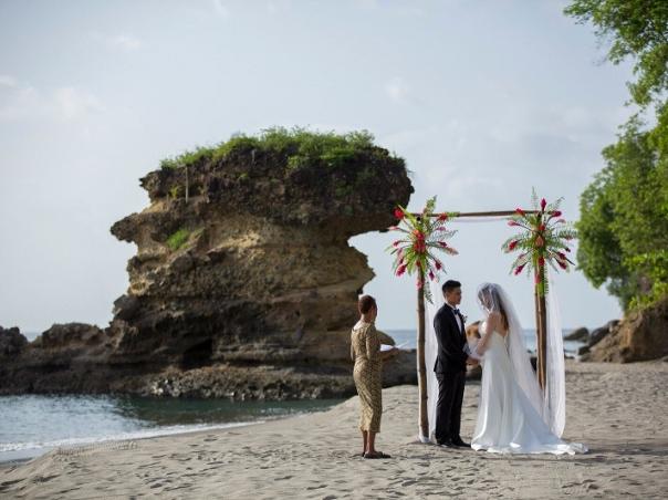 Elope to Paradise Wedding Package