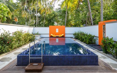 AN-Velavaru-Deluxe-Beachfront-Pool-Villa-Private-Pool-Terrace
