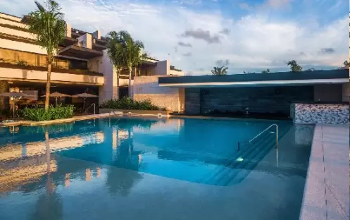Life & Vibe Swim-Up Bar