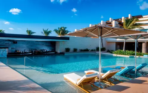 Inspira Ocean Front Swim-Up Bar