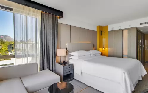 Sheraton-Universal-Corner-Room-Detail