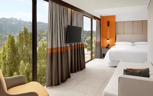Sheraton-Universal-Junior-Suite-Detail
