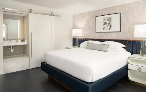 Le Parc Melrose - Premier King Suite Bed