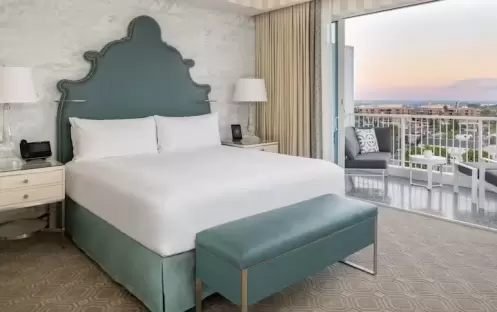 Beverly-HIlton-One-King-Bed-Executive-Suite-with-Terrace Beverly-HIlton-One-King-Bed-Executive-Suite-with-Terrace