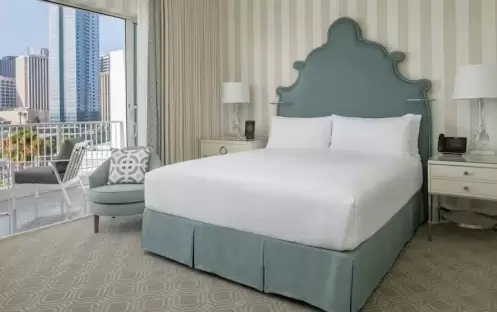 Beverly-HIlton-One-King-Deluxe-Room-with-Terrace-Bed Beverly-HIlton-One-King-Deluxe-Room-with-Terrace-Bed