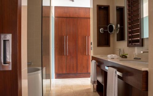 Jumeirah-Port-Soller-Junior-Suite-Port-Soller-View-Bathroom