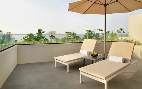Mövenpick Resort Al Marjan Island - Beachfront Junior Suite With Private Terrace