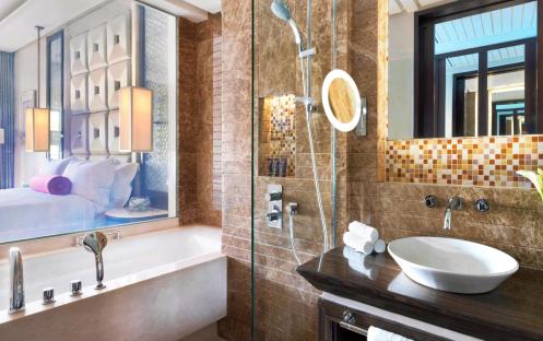 Al-Bustan-Palace-Ritz-Carlton-Guest-Room-Bathroom