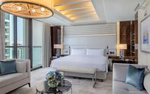 Hilton-Dubai-Palm-Jumeirah-Presidential-Suite-Bedroom