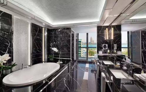 Hilton-Dubai-Palm-Jumeirah-Royal-Suite-Bathroom