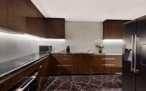 Hilton-Dubai-Palm-Jumeirah-Royal-Suite-Kitchen