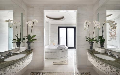 Palazzo Versace Dubai - Signature Suite Washroom