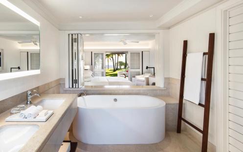 Lux Le Morne - Prestige Junior Suite Bathroom