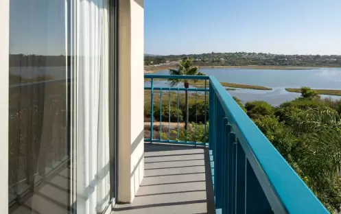 Newport-Beach-Marriott-Bayview-1-Bedroom-Suite-Bay-View-Balcony-Side
