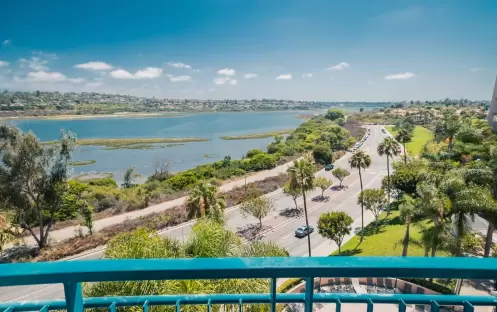 Newport-Beach-Marriott-Bayview-1-Bedroom-Suite-Bay-View-Balcony