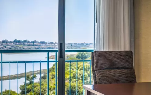 Newport-Beach-Marriott-Bayview-1-Bedroom-Suite-Bay-View-Detail