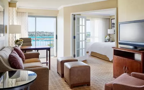 Newport-Beach-Marriott-Bayview-1-Bedroom-Suite-Bay-View-Living-Area