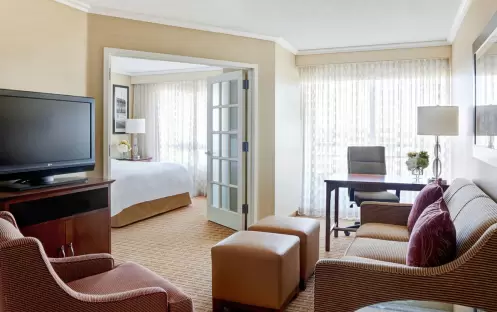 Newport-Beach-Marriott-Bayview-1-Bedroom-Suite-King-Bed