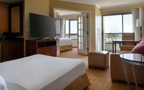 Newport-Beach-Marriott-Bayview-Family-Suite_-1-Bedroom-Suite_-Sofa-bed_-Balcony