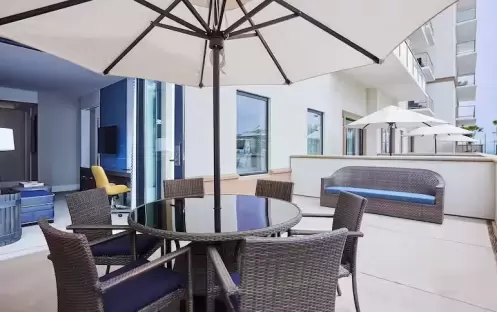 THE-WATEFRONT-BEACH-RESORT-PREMIUM-POOLSIDE-1-BEDROOM-2-QUEEN-SUITE-BALCONY