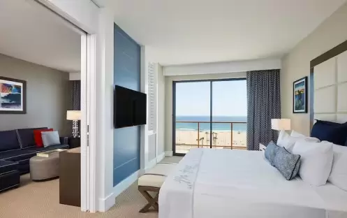 The-Water-Front-Beach-Resort-PREMIUM-OCEANFRONT-1-BEDROOM-1-KING-SUITE