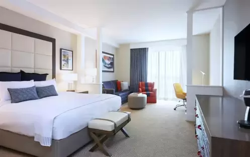 The-Water-Front-Beach-Resort-PREMIUM-PARTIAL-OCEANVIEW-1-KING-STUDIO-SUITE