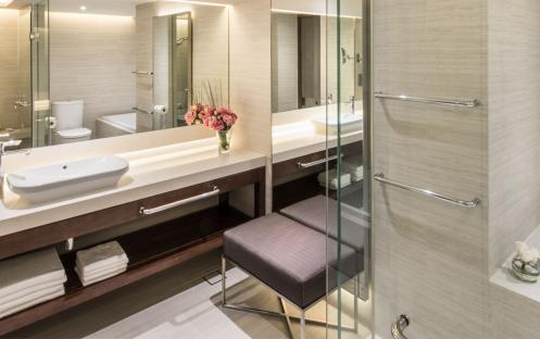 Pan Pacific Singapore - Skyline Suite Bathroom