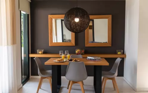 Sapphire Cozy Suite Dining Area