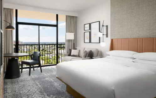 Sheraton Anaheim -  Guest Room, 1 King, Club Lounge Access  View