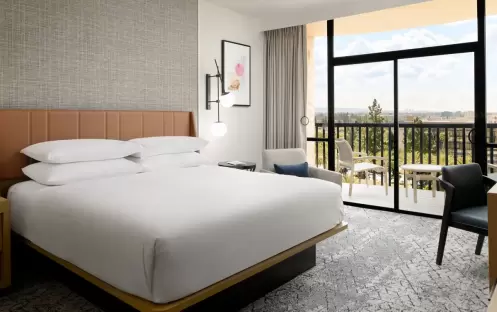Sheraton Anaheim -  Guest Room, 1 King, Club Lounge Access