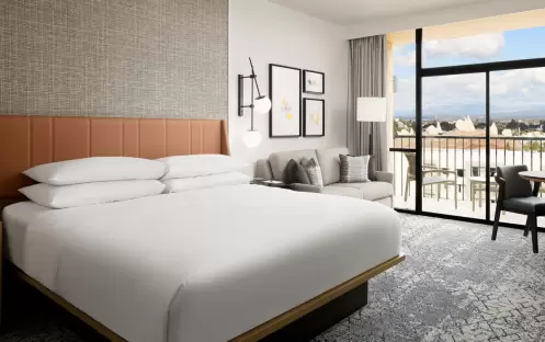 Sheraton Anaheim -  Partial Theme Park View Club Lounge Access, Guest Room, 1 King  View