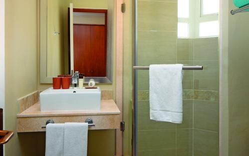 Shandrani Beachcomber Resort & Spa - Two Bedroom Family Apartment Ground Floor Bathroom