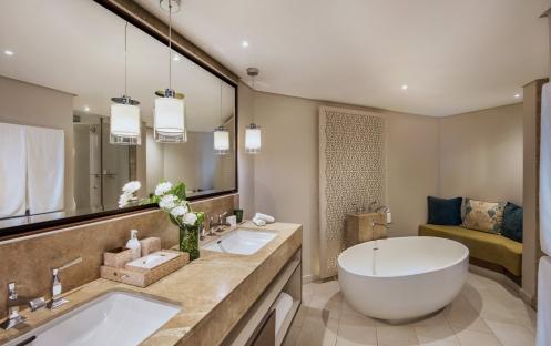 Royal Palm Beachcomber Luxury - Ocean Suite Bathroom