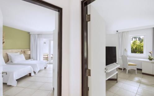 Victoria Beachcomber Resort & Spa - Two Bedroom Deluxe Family Apartment 5