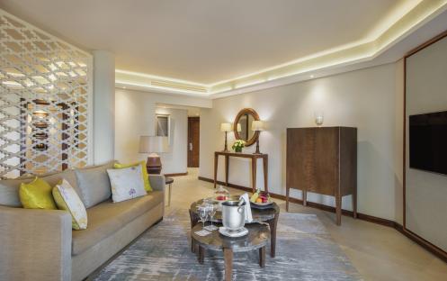 Royal Palm Beachcomber Luxury - Palm Suite Living 2