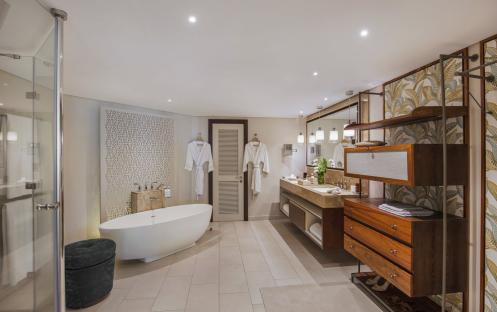 Royal Palm Beachcomber Luxury - Tropical Suite Bathroom