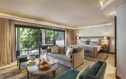 Royal Palm Beachcomber Luxury - Tropical Suite Bedroom 2
