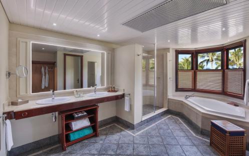 Dinarobin Beachcomber Golf Resort & Spa - Junior Suite Beach Front Bathroom