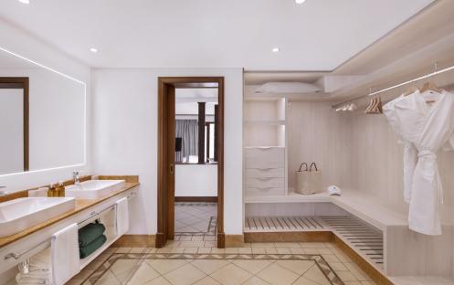 Paradis Beachcomber Golf Resort & Spa - Junior Suite Ground Floor Bathroom