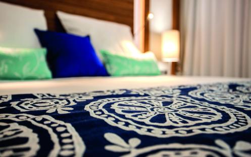 Paradis Beachcomber Golf Resort & Spa - Rooms - Ocean Room Bed detail