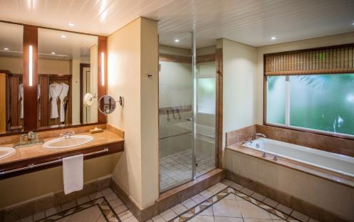 Paradis Beachcomber Golf Resort & Spa - ﻿Two Bedroom Family Suite Bathroom
