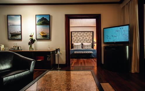 Paradis Beachcomber Golf Resort & Spa - Rooms - ﻿Senior Suite Beach Front Living room