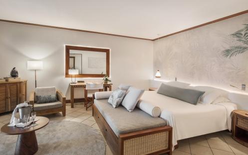 Paradis Beachcomber Golf Resort & Spa - Junior Suite Bed