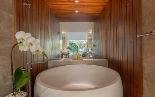 Maya Sanur Resort & Spa - Impressive Nest Suite - King-bathtub
