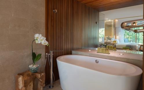 Maya Sanur Resort & Spa - Impressive Nest Suite - Two-doubles-bathtub