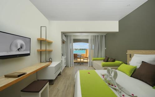 Mauricia Beachcomber Resort & Spa - Rooms - Superior Beachfront Room (13804) 2