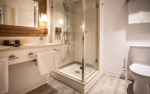Canonnier Beachcomber Golf Resort & Spa - Rooms - Standard Sea Facing Bathroom