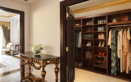 Jumeirah-Zabeel-Saray-Grand-Imperial-Suite-Wardrobe
