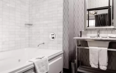 The Allegro Royal Sonesta Hotel Chicago Loop - One Bedroom Suite