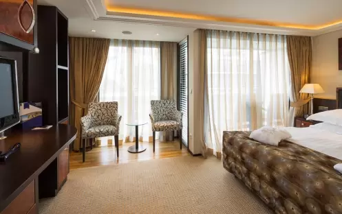 AmaWaterways River Cruises - Amabella - CAT.AA AmaWaterways River Cruises - Amabella - CAT.AA